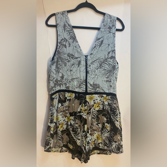 Free People Romper Lined with Pockets Size Small - Picture 5 of 9